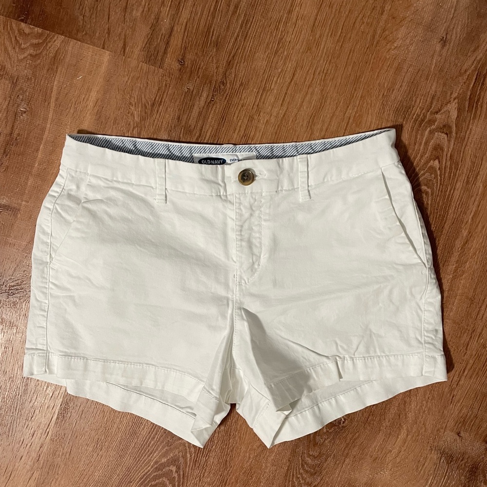 Old Navy White Everyday Short (4)
